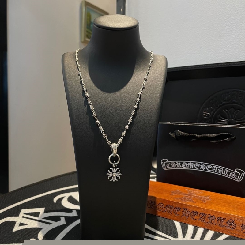 Ch**me He**ts necklaces